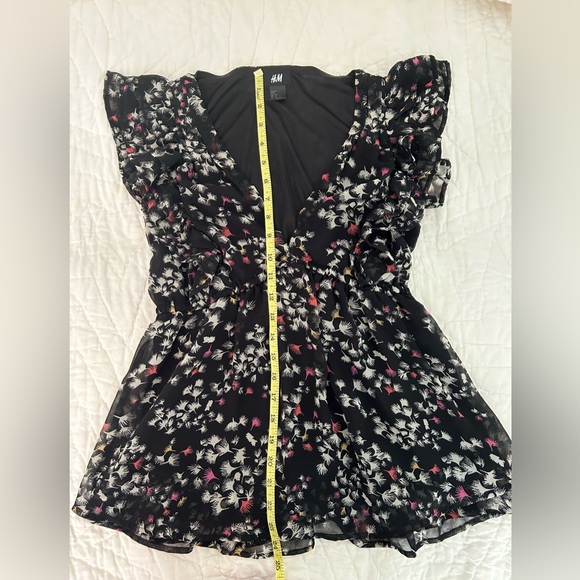 Black H&M Frilly Short Sleeve Blouse US6 S Party Club Feminine - Picture 12 of 12